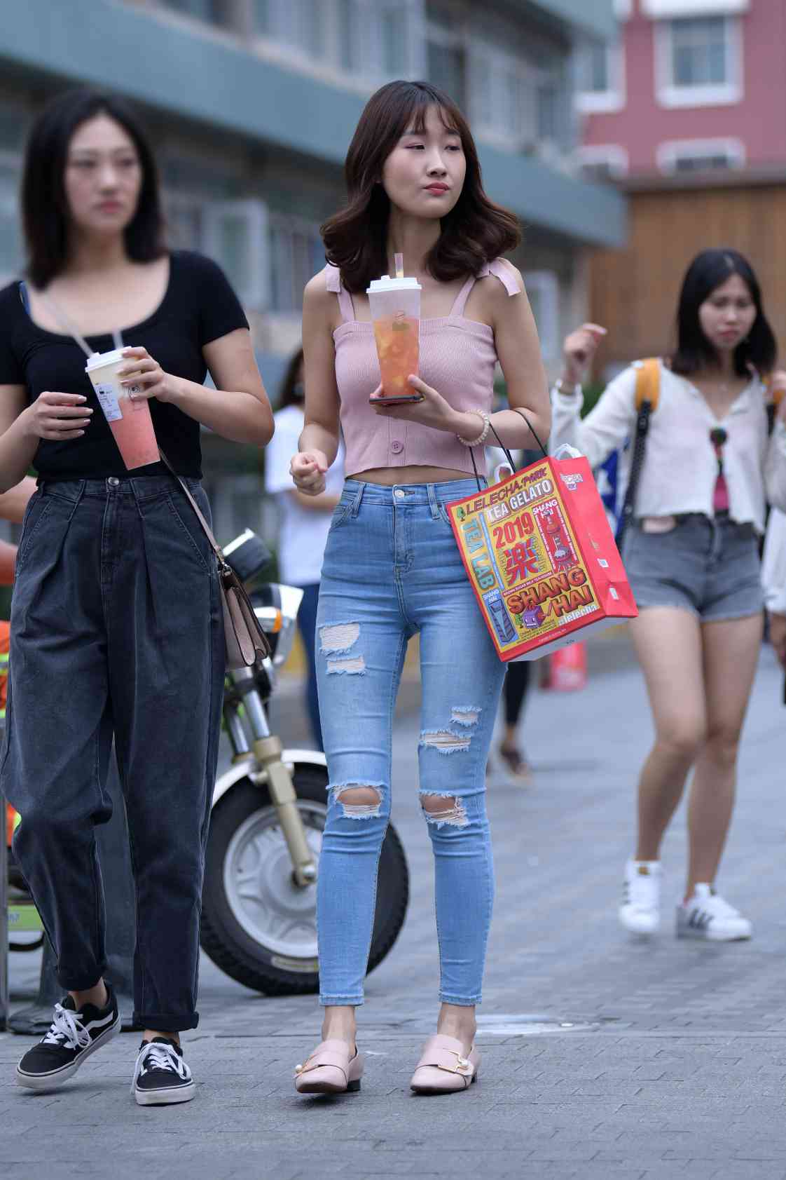 图片[2]-【免费】紧身牛仔裤女生【18P】04014-多丫图库