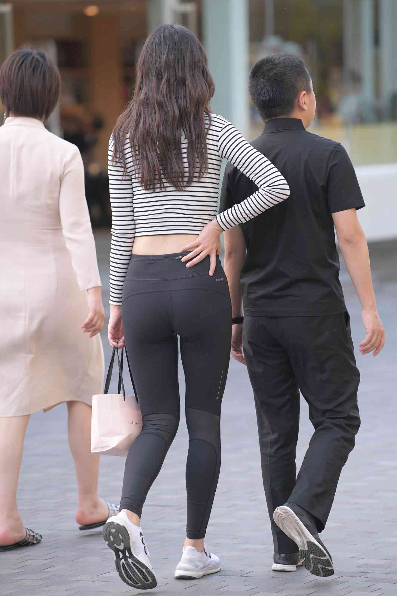 图片[3]-【免费】逛街的瑜伽裤女人【23P】04033-多丫图库