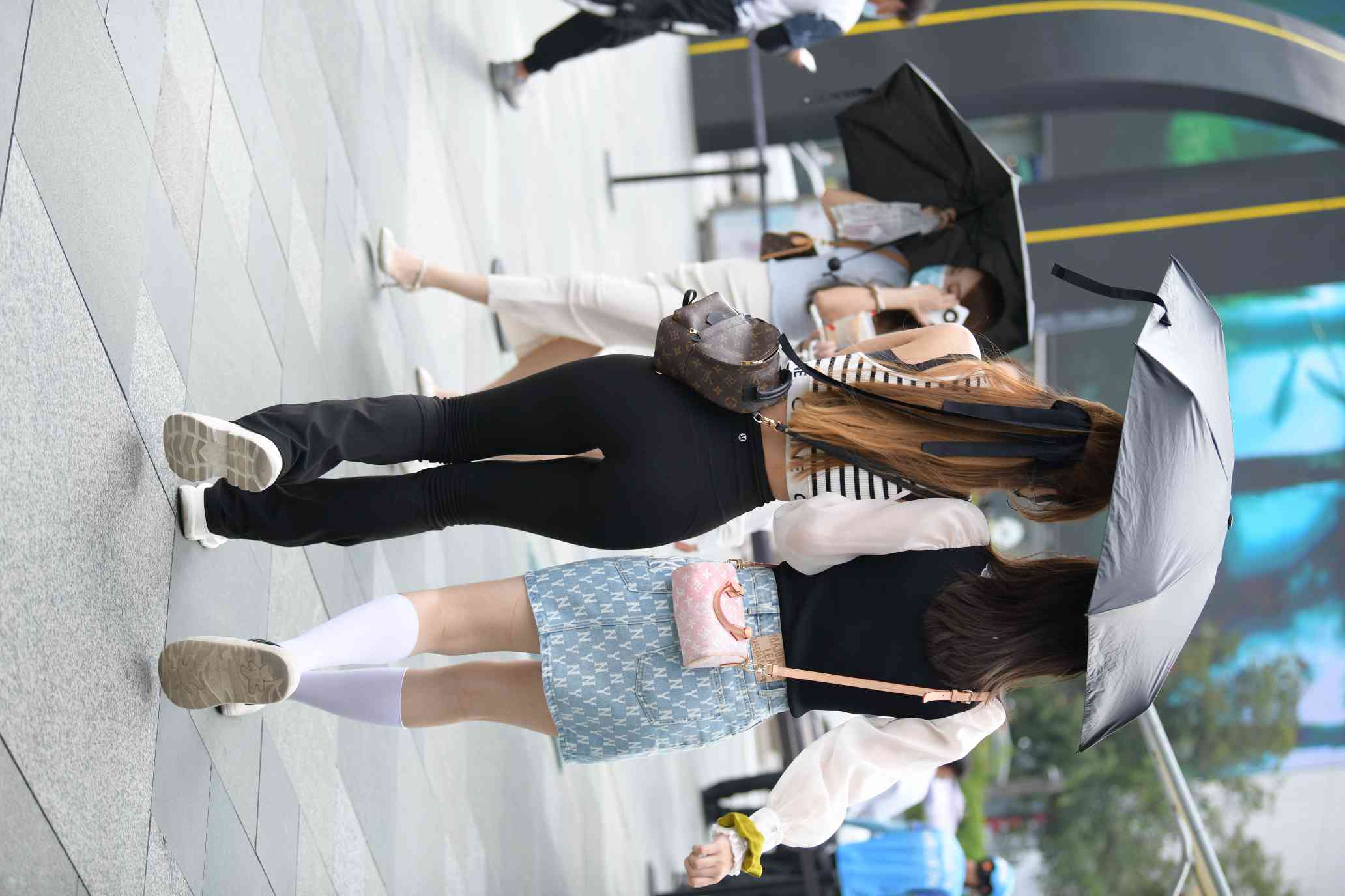 图片[3]-打伞的瑜伽裤姑娘【93P】04032-多丫图库
