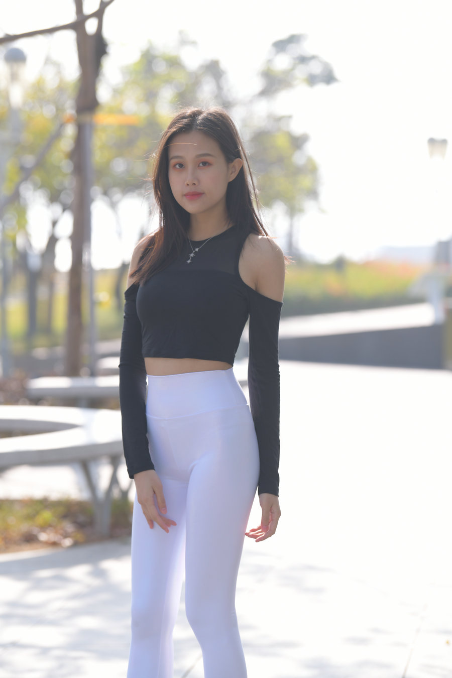 穿紧身白裤的端庄女孩 J1436 674P1V-22.2GB-多丫图库