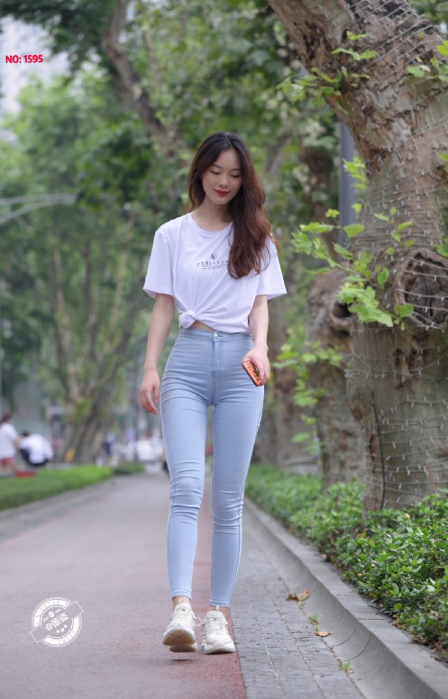 个子非常高的紧身牛仔裤女孩J2065 879P1V-25.5GB-多丫图库