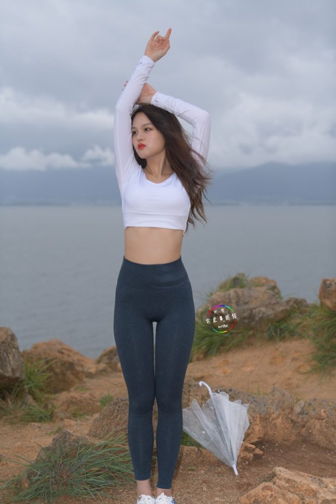 深蓝色瑜伽裤甜美女孩 J1320 514P2V-17.5GB-多丫图库