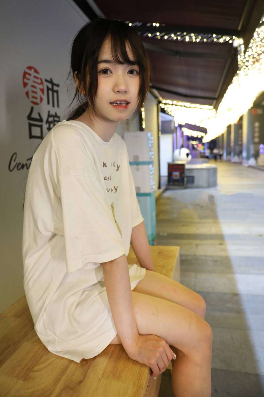 图片[4]-KTV里唱歌的长腿帆布鞋女孩【102P】20015-多丫图库