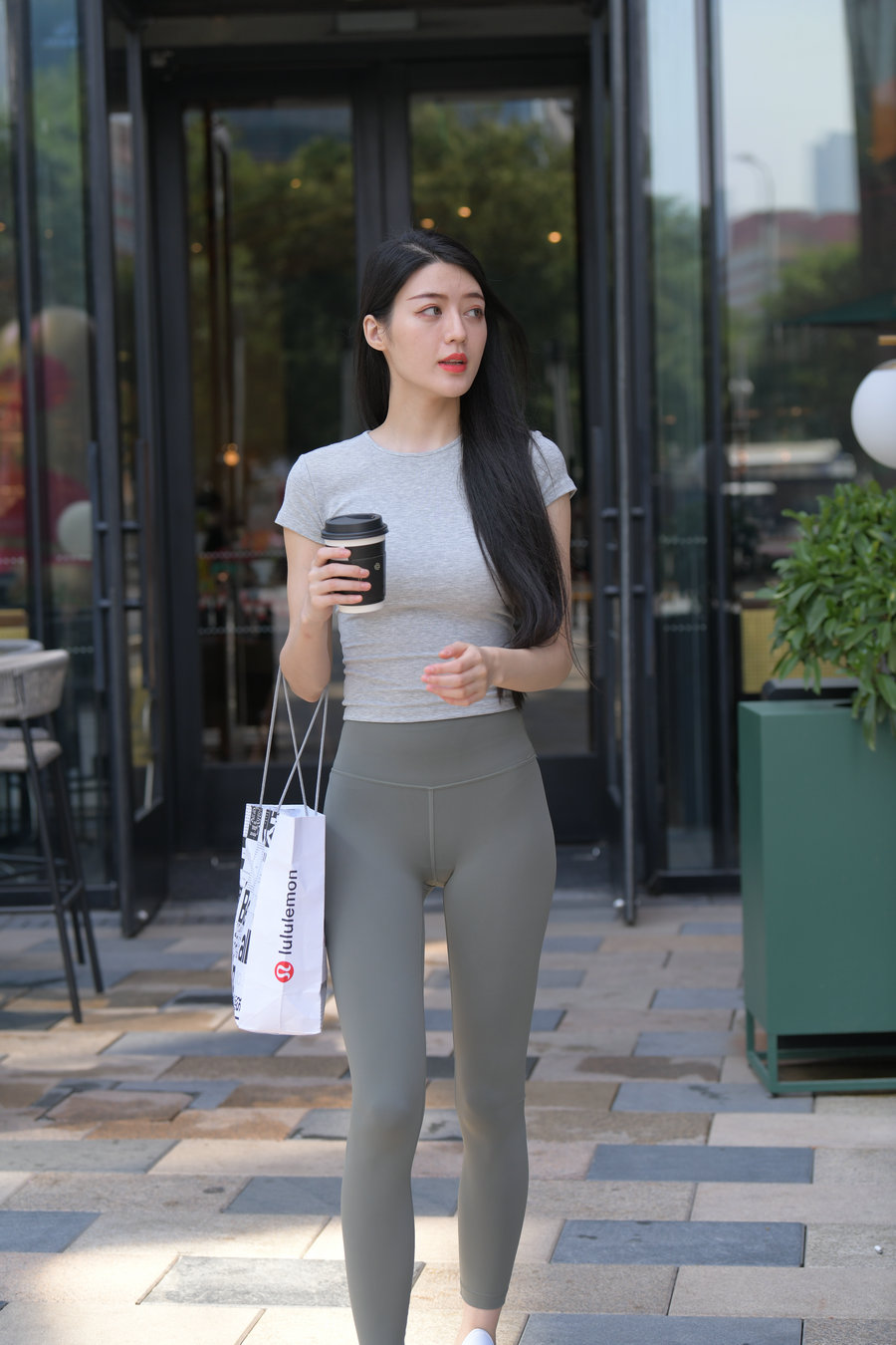 图片[4]-在外面逛街的瑜伽裤女孩J2240 449P1V-16.7GB-多丫图库