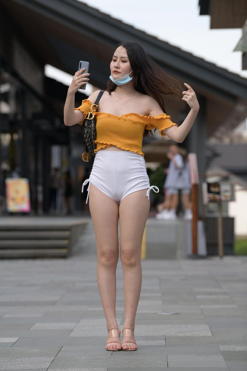 高腰白色短裤的漂亮女孩【767P】00065-多丫图库