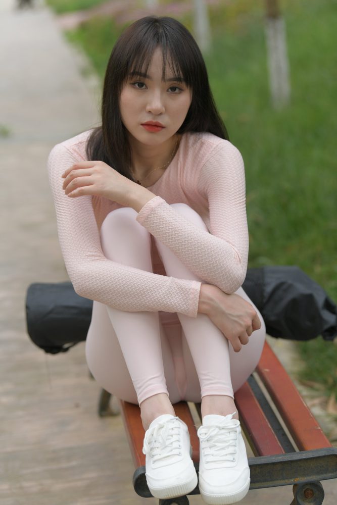 粉粉的瑜伽裤女孩太可爱了 J2090 854P1V-30.4GB-多丫图库