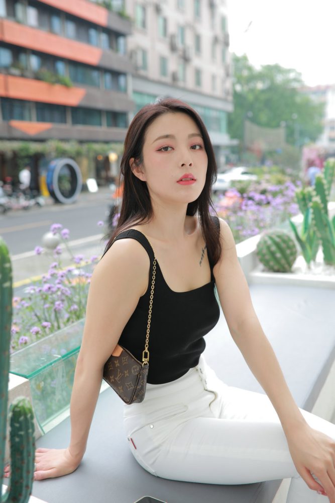 非常漂亮的白色紧身裤女孩J2055 895P2V-24.5GB-多丫图库