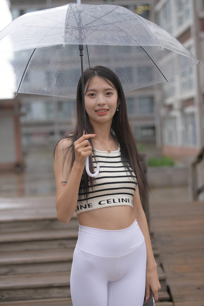 打伞的白色瑜伽裤女孩J2986 622P1V-22.06GB-多丫图库