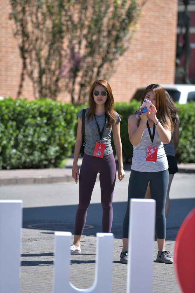 紫色瑜伽裤墨镜导游J4604 27P-336MB-多丫图库