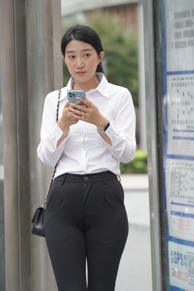 图片[3]-等公交的制服女人J2130 976P2V-29.5GB-多丫图库