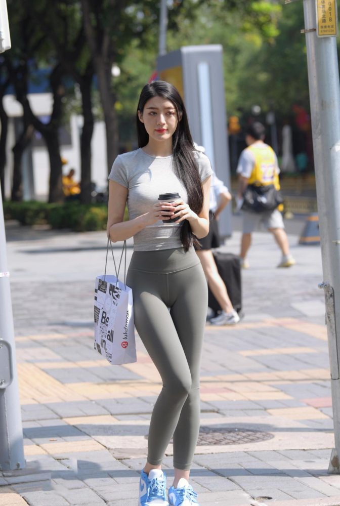 在外面逛街的瑜伽裤女孩J2240 449P1V-16.7GB-多丫图库