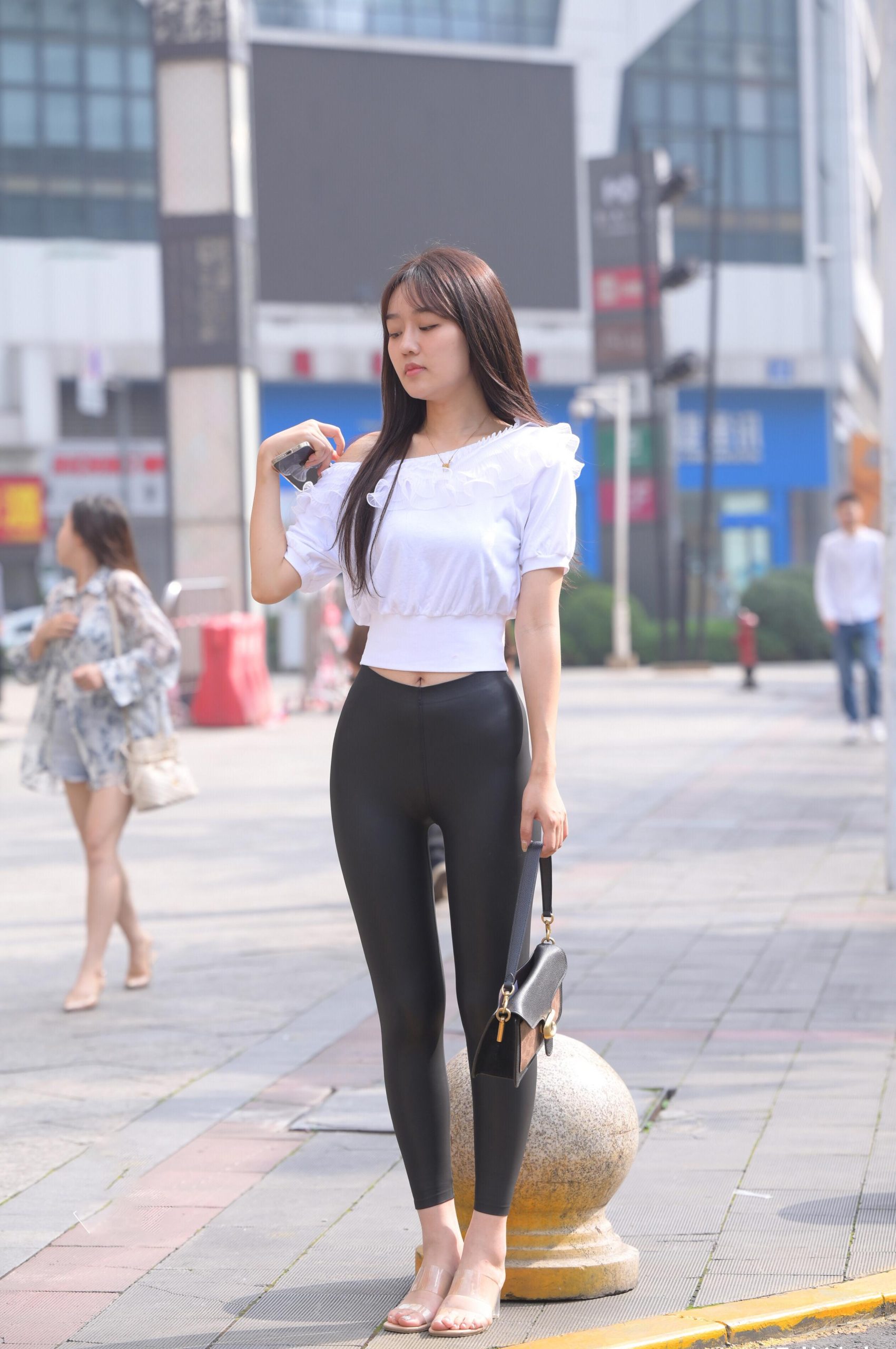 图片[4]-笑容非常甜美且治愈的皮裤女孩 J1945 751P1V-22.1GB-多丫图库