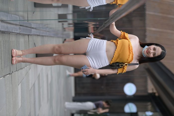 高腰白色短裤的漂亮女孩【767P】00065-多丫图库