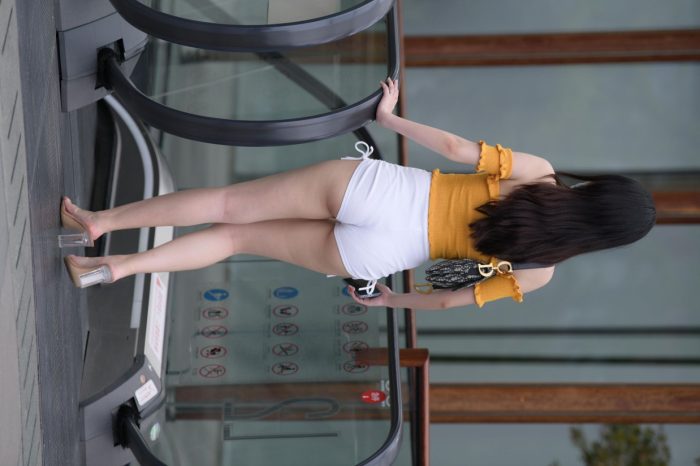 高腰白色短裤的漂亮女孩【767P】00065-多丫图库