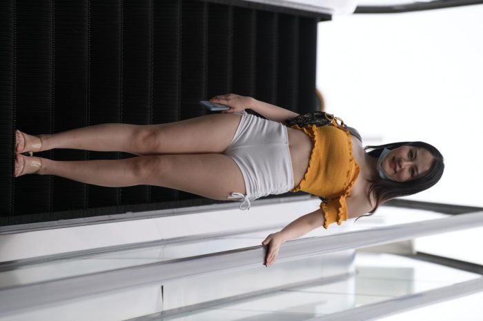 高腰白色短裤的漂亮女孩【767P】00065-多丫图库