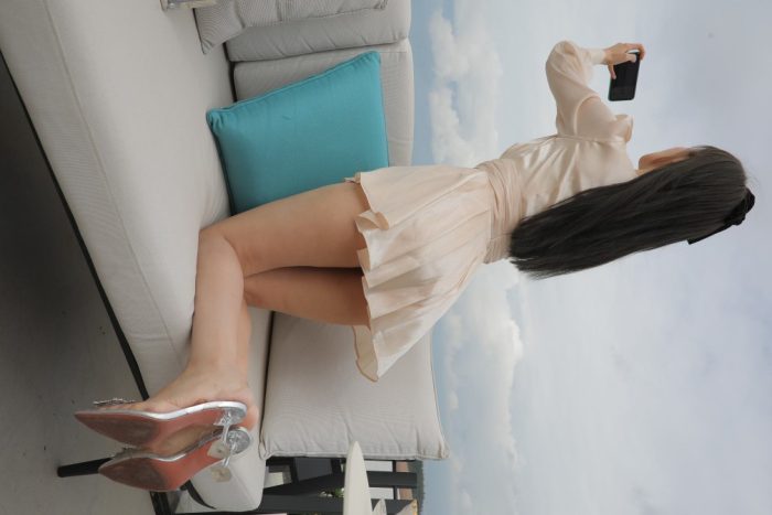 戴黑色蝴蝶结的长发女孩【369P】00027-多丫图库