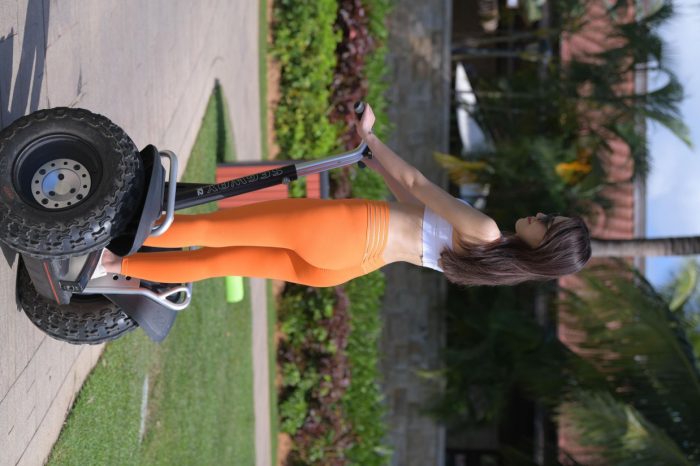 骑着平衡车的橘黄色瑜伽裤妹妹【620P】00054-多丫图库