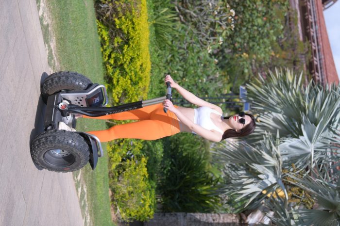 骑着平衡车的橘黄色瑜伽裤妹妹【620P】00054-多丫图库