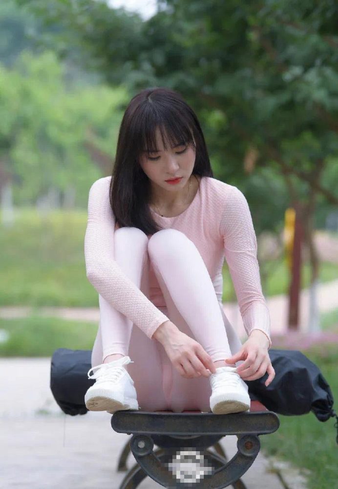 图片[4]-粉粉的瑜伽裤女孩太可爱了 J2090 854P1V-30.4GB-多丫图库