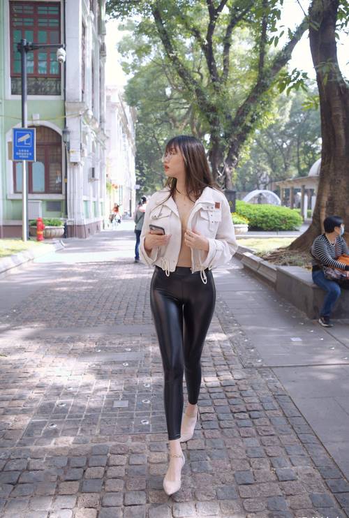 图片[3]-戴眼镜的皮裤女孩 J1473 1046P2V-35.5GB-多丫图库