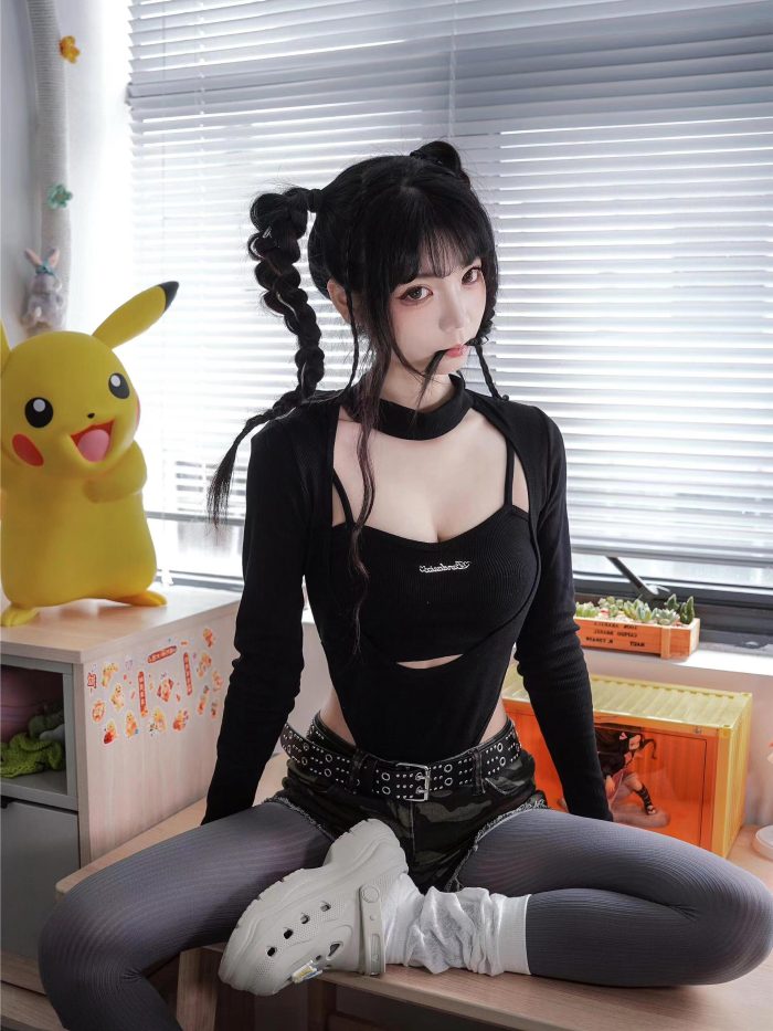 牛仔热裤+灰丝姑娘玩自拍-多丫图库