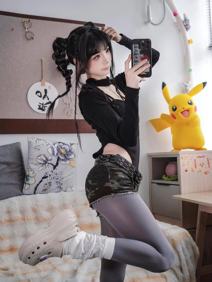 牛仔热裤+灰丝姑娘玩自拍-多丫图库