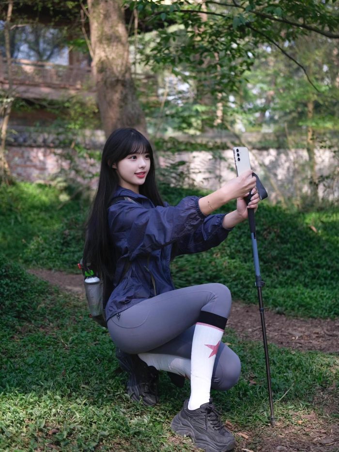 爱爬山的瑜伽裤MM，太甜美了！~-多丫图库