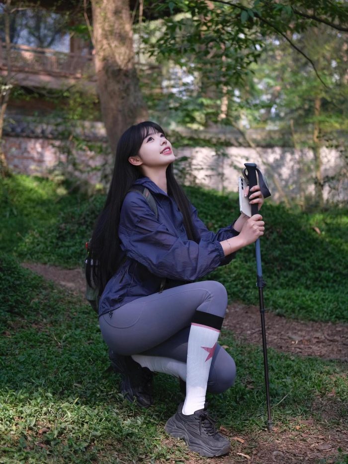 爱爬山的瑜伽裤MM，太甜美了！~-多丫图库