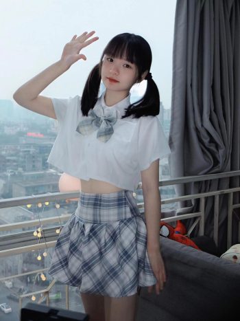 图片[6]-网格丝袜的清纯双马尾小姑娘-多丫图库