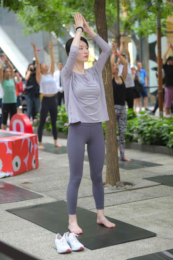 做瑜伽的小女人【75P】04023-多丫图库