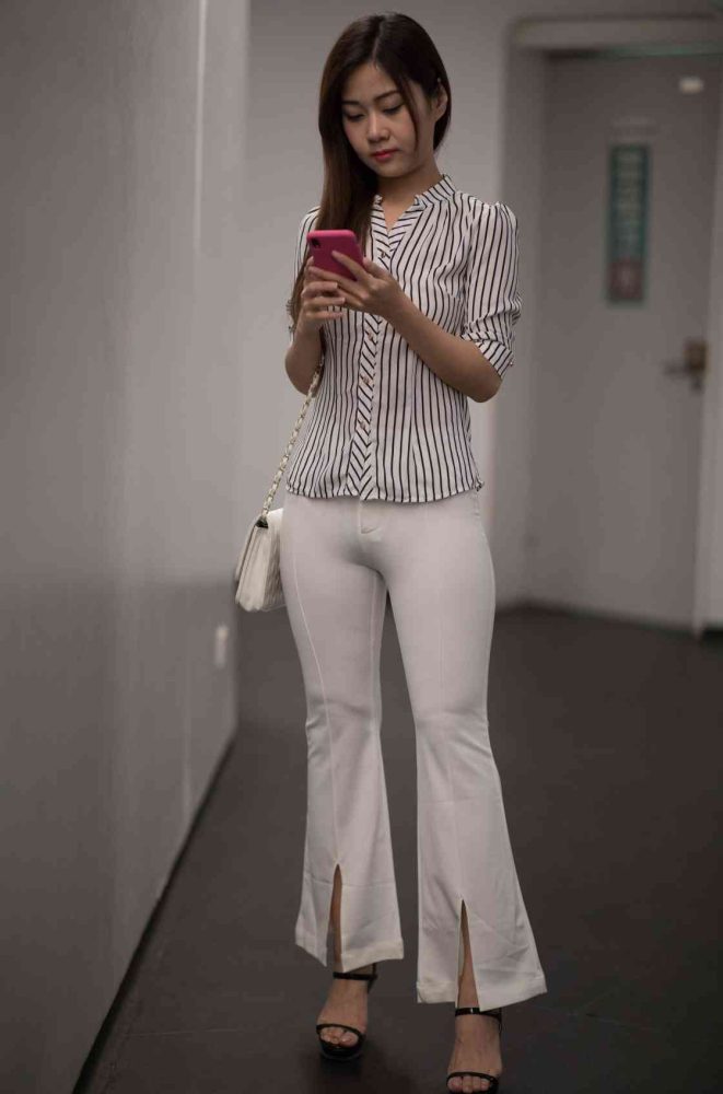 逛书店的白色紧身裤女孩【450P】04040-多丫图库