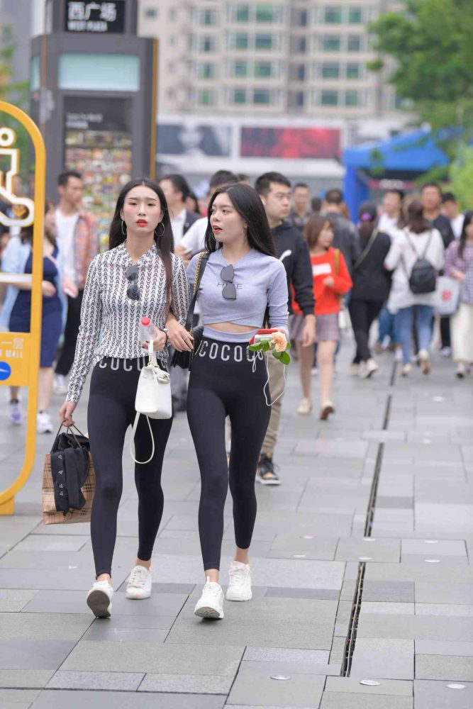 【免费】逛街的两个瑜伽裤姑娘【40P】04030-多丫图库