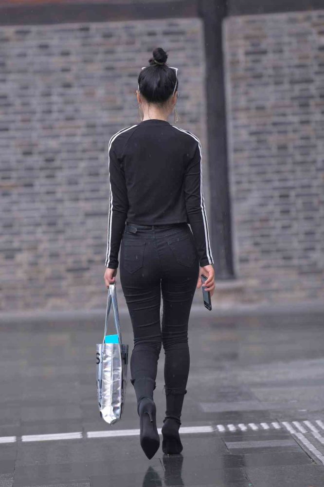 【免费】酷酷的紧身牛仔裤女人【7P】04038-多丫图库