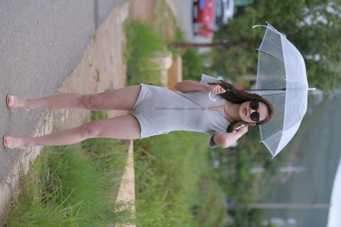 在海边开跑车的连衣短裤女孩【390P】00030-多丫图库