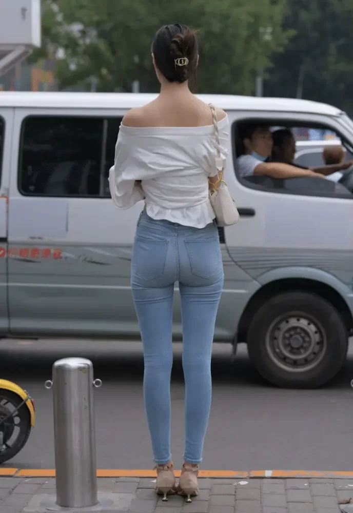 紧身牛仔裤优雅小女人J2238 322P1V-14.1GB-多丫图库