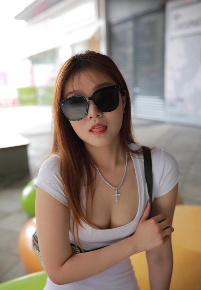 看上去拽拽的瑜伽裤女孩 J1695 425P1V-14.0GB-多丫图库