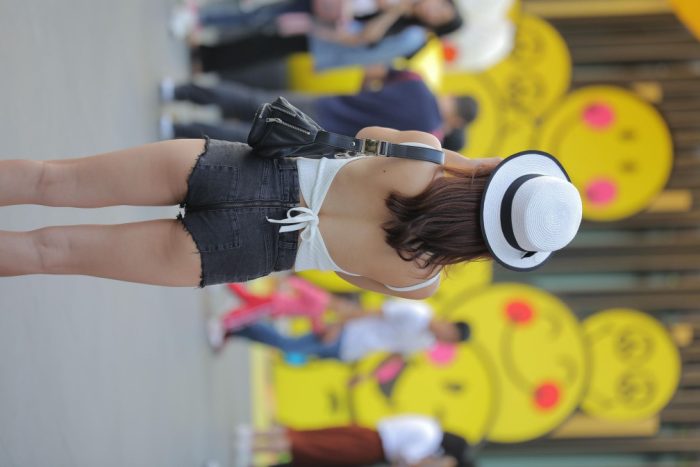 非常时尚阳光的牛仔热裤女孩【808P】00064-多丫图库