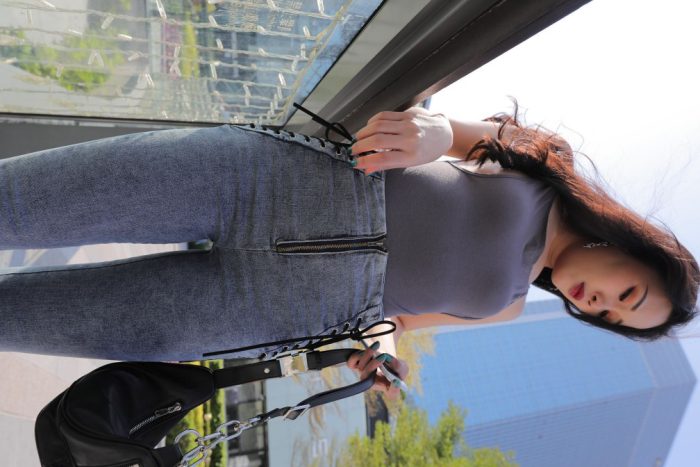 漂亮的紧身牛仔裤长发女孩【474P】00059-多丫图库