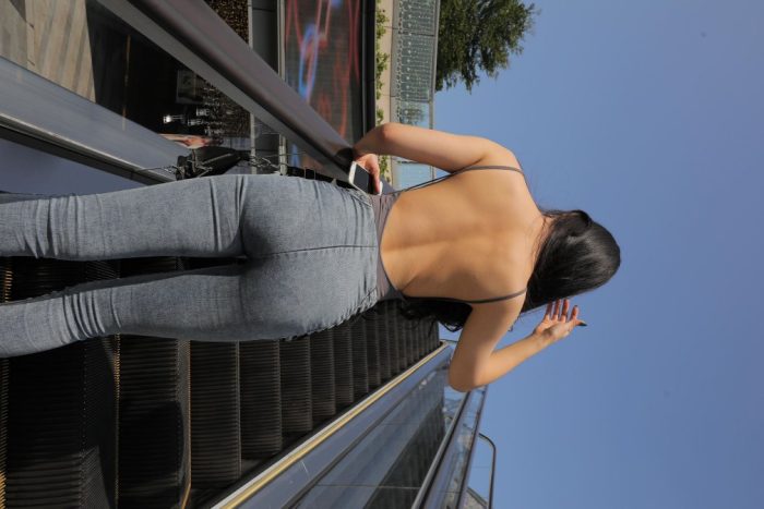 漂亮的紧身牛仔裤长发女孩【474P】00059-多丫图库