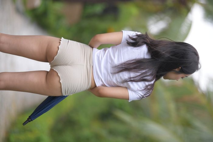 在郊外的长发热裤姑娘【388P】00022-多丫图库