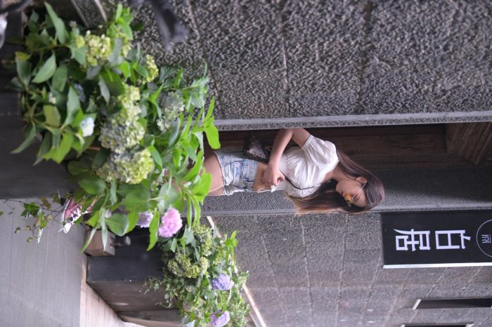 戴太阳镜的牛仔短裤紧身牛仔MM【167P】00021-多丫图库