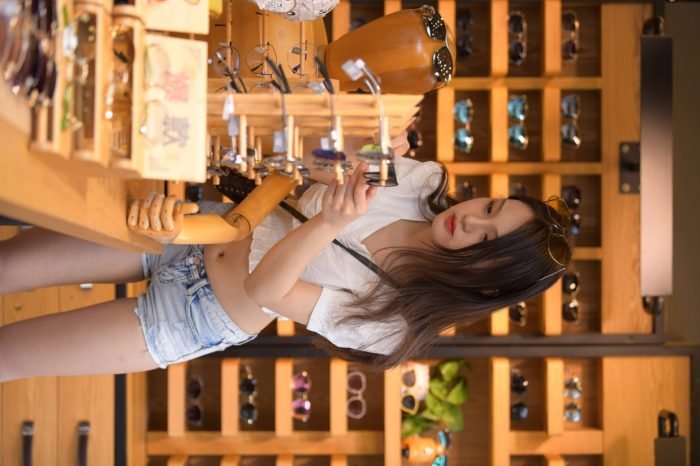 头戴花环的南方姑娘身穿紧身牛仔短裤【161P】00028-多丫图库