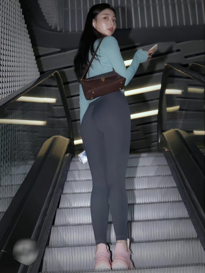 晚上逛商场的瑜伽裤漂亮女孩J2244 225P2V-15.1GB-多丫图库