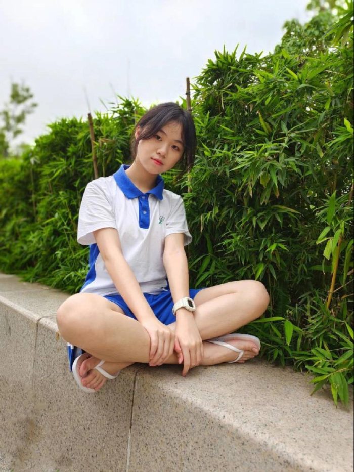 穿校服非常清纯的小姑娘【49P】20003-多丫图库